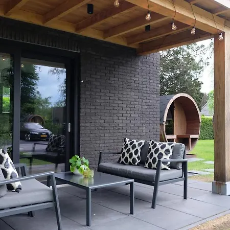 The White Oak - Luxe 4 Persoons Bungalow Met Prive Sauna-2
