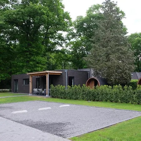 The White Oak - Luxe 4 Persoons Bungalow Met Prive Sauna-3